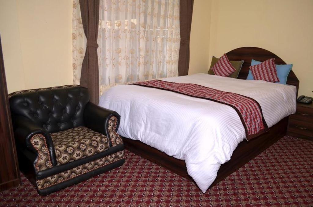 Oyo 492 Hotel Yeti Home Katmandu Dış mekan fotoğraf