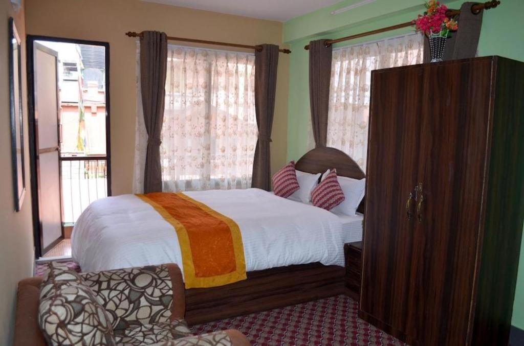 Oyo 492 Hotel Yeti Home Katmandu Dış mekan fotoğraf